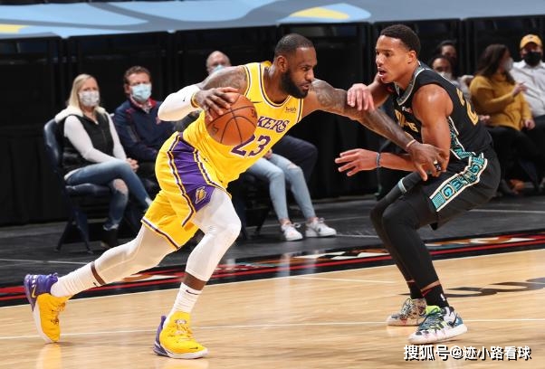 nba最新战报新浪,NBA最新战报新浪——小巷中的篮球秘密与独特风味小店